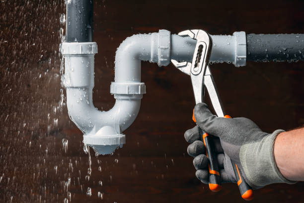 Professional Emergency Plumber technician working in New London, CT